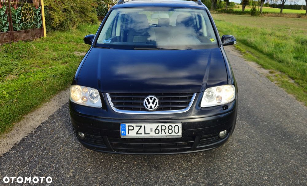 Volkswagen Touran - 1