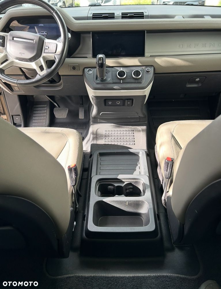 Land Rover Defender - 6