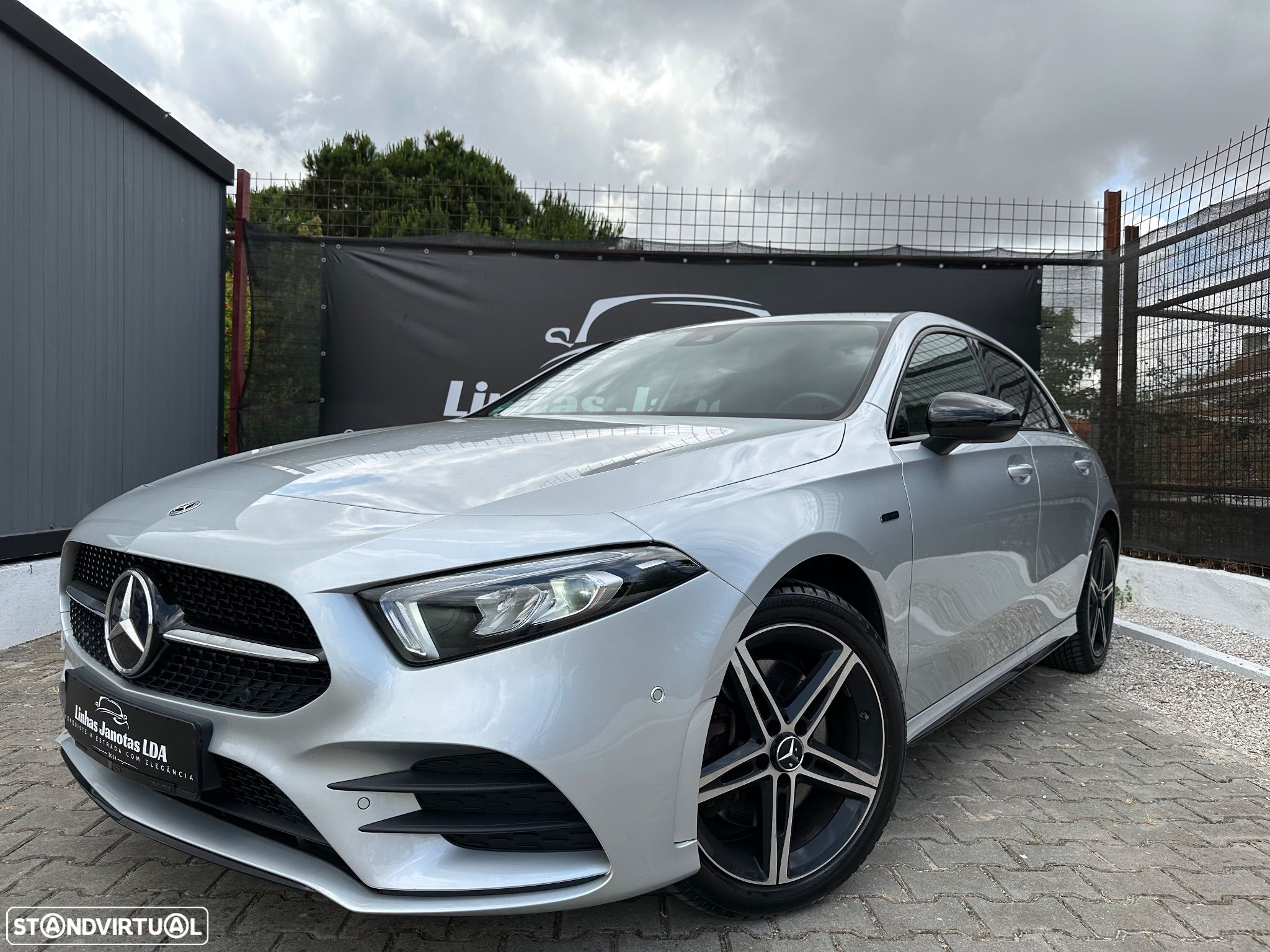 Mercedes-Benz A 250 e AMG Line - 1