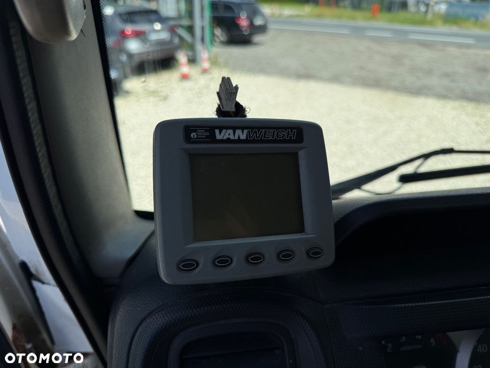 Renault Maxity - 16