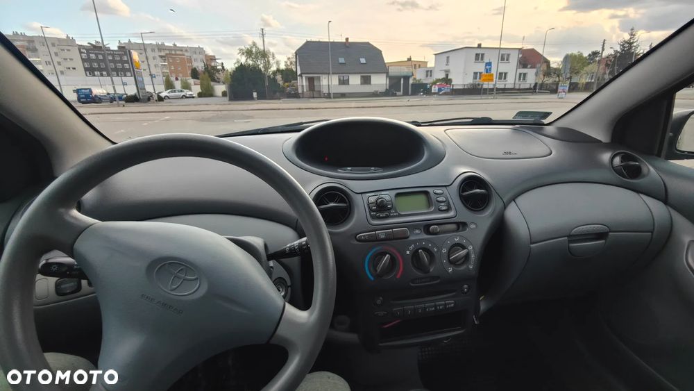 Toyota Yaris 1.0 Base - 3