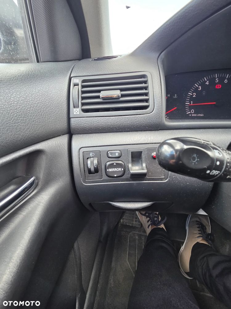 Toyota Corolla ver-1-4-vvt--i-terra - 10