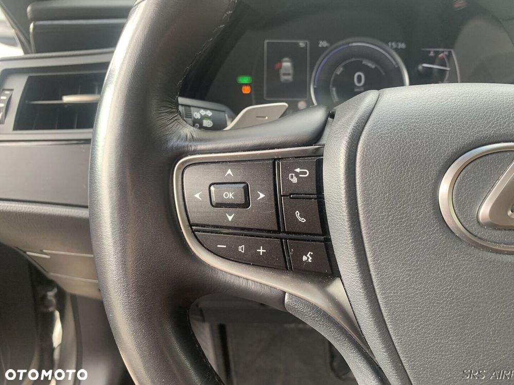 Lexus ES 300h Business Edition - 12