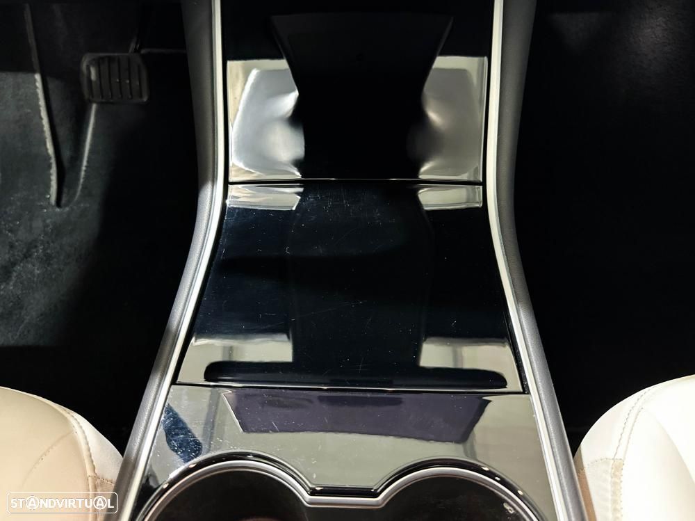 Tesla Model 3 Long-Range Dual Motor AWD - 38