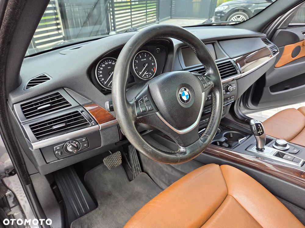 BMW X5 xDrive48i - 32