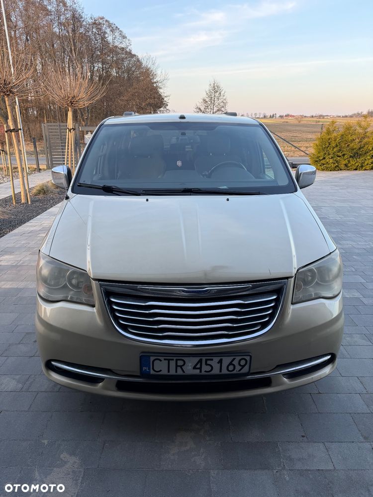 Chrysler Town & Country - 5