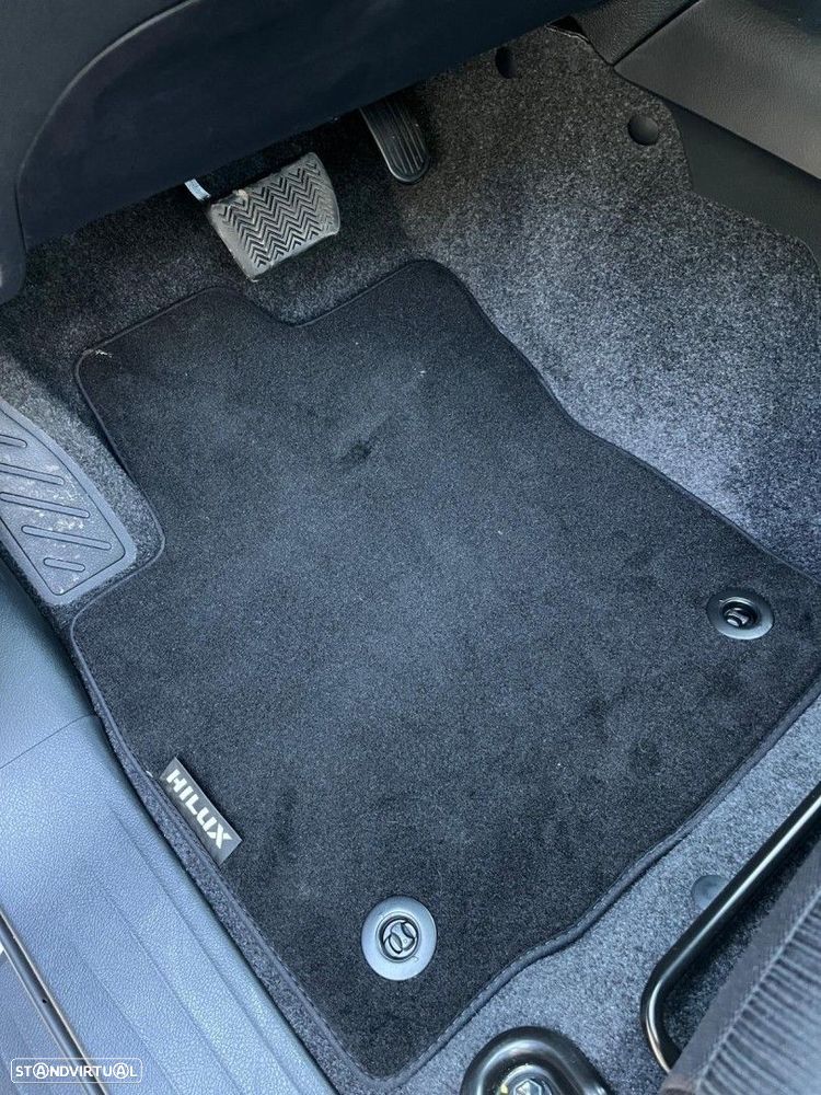 Toyota Hilux 2.4 D-4D 4WD CD CH Aut. - 48