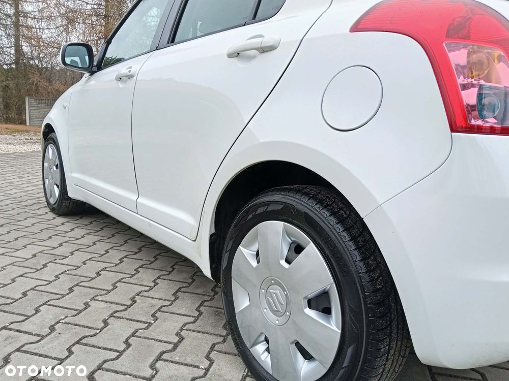 Suzuki Swift 1.3 Black and White - 9