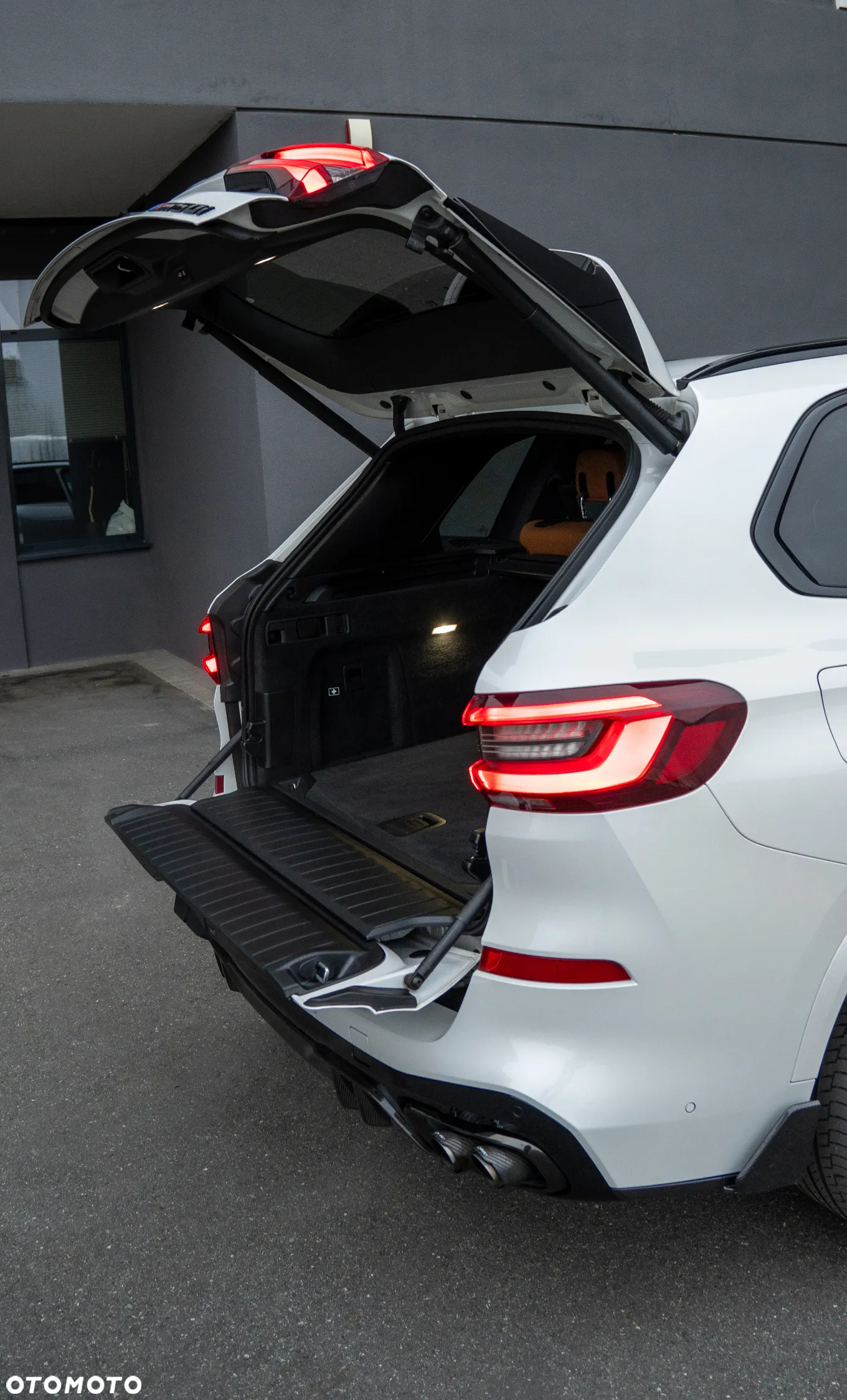 BMW X5 M M50i - 13