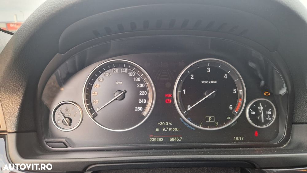 BMW Seria 5 525d xDrive - 17
