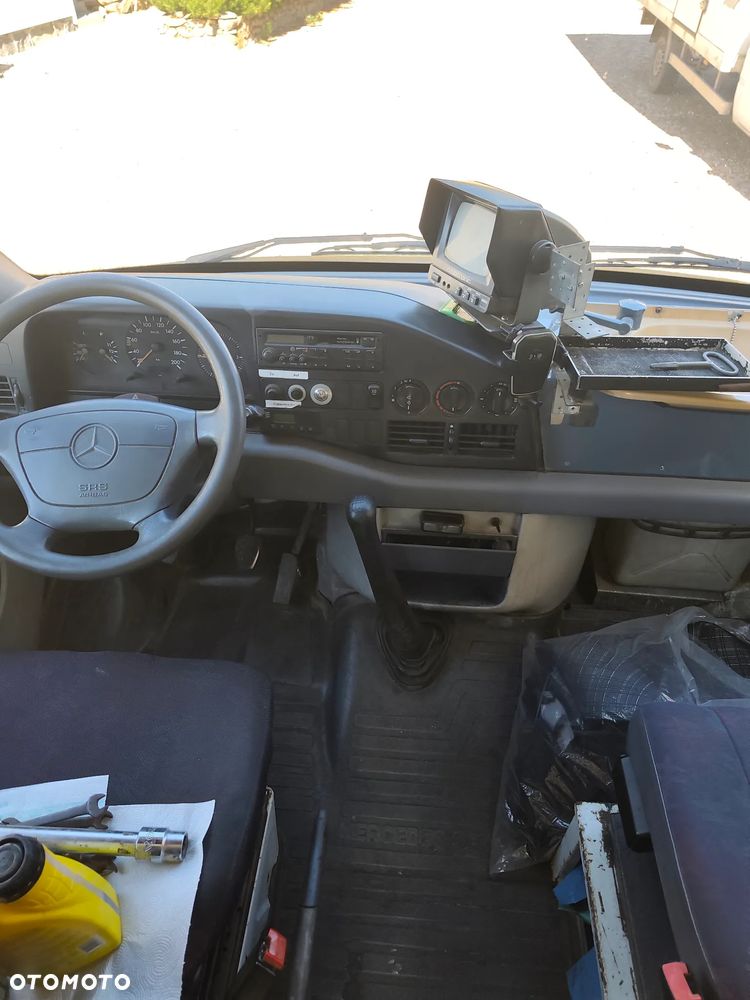 Mercedes-Benz Sprinter 412D - 11
