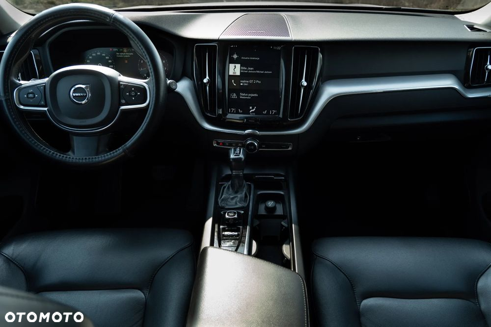 Volvo XC 60 T5 AWD Momentum - 9