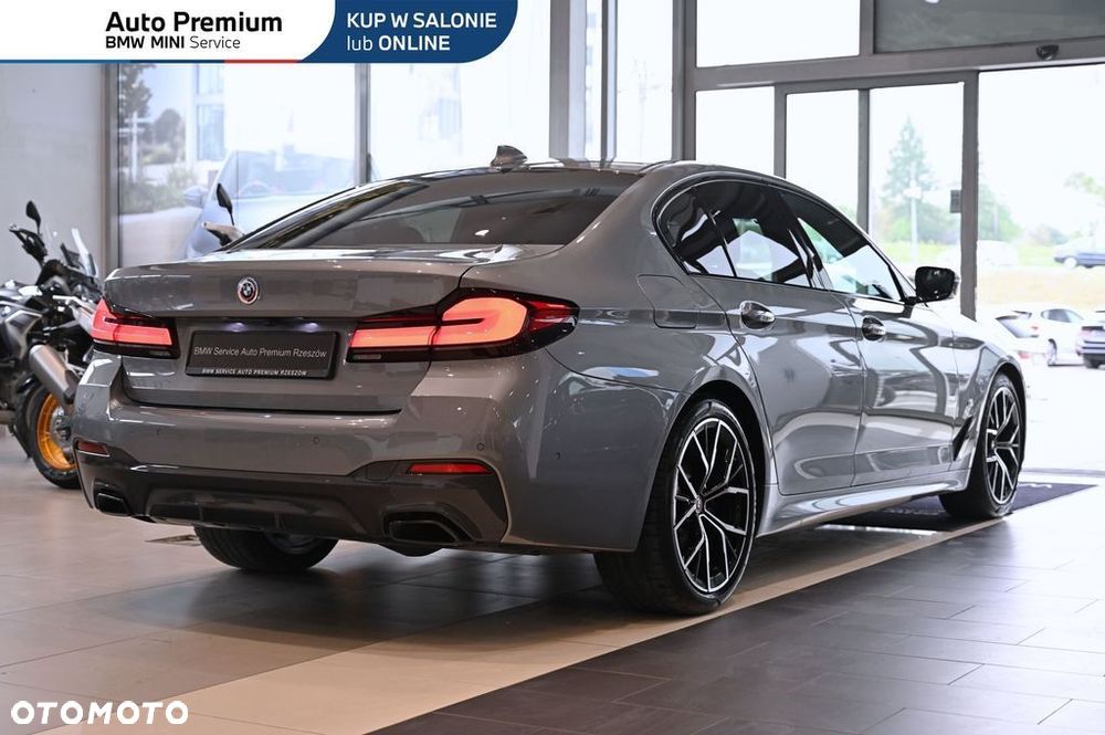 BMW Seria 5 530d xDrive mHEV - 17