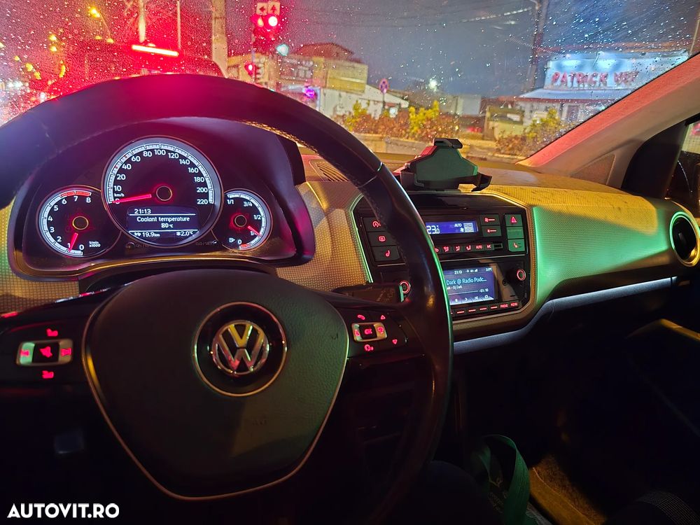 Volkswagen up! 1.0 MPI High - 10