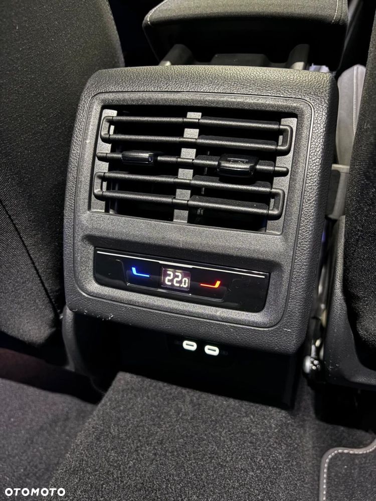 Volkswagen Golf - 23