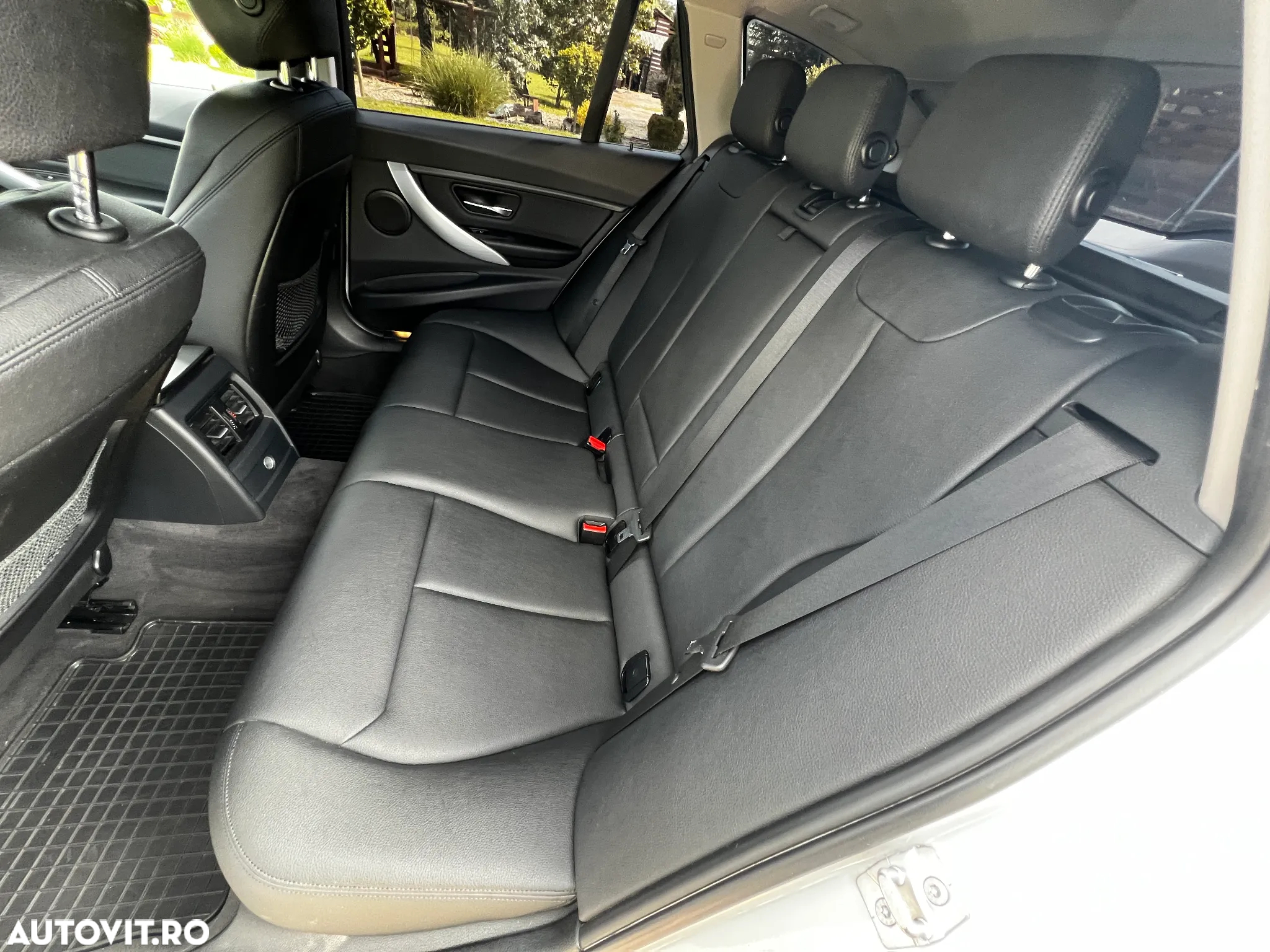 BMW Seria 3 318d Touring - 28