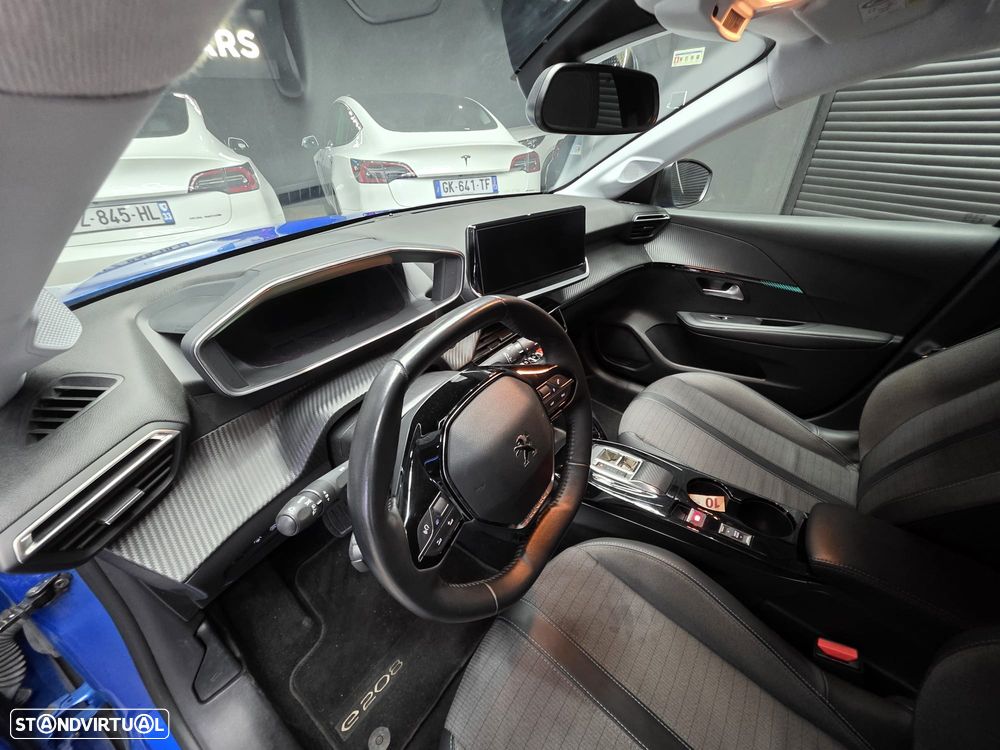 Peugeot e-208 Allure Pack - 40