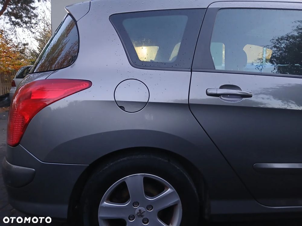 Peugeot 308 T7 SW kombi 08-12 błotnik tył tylny prawy