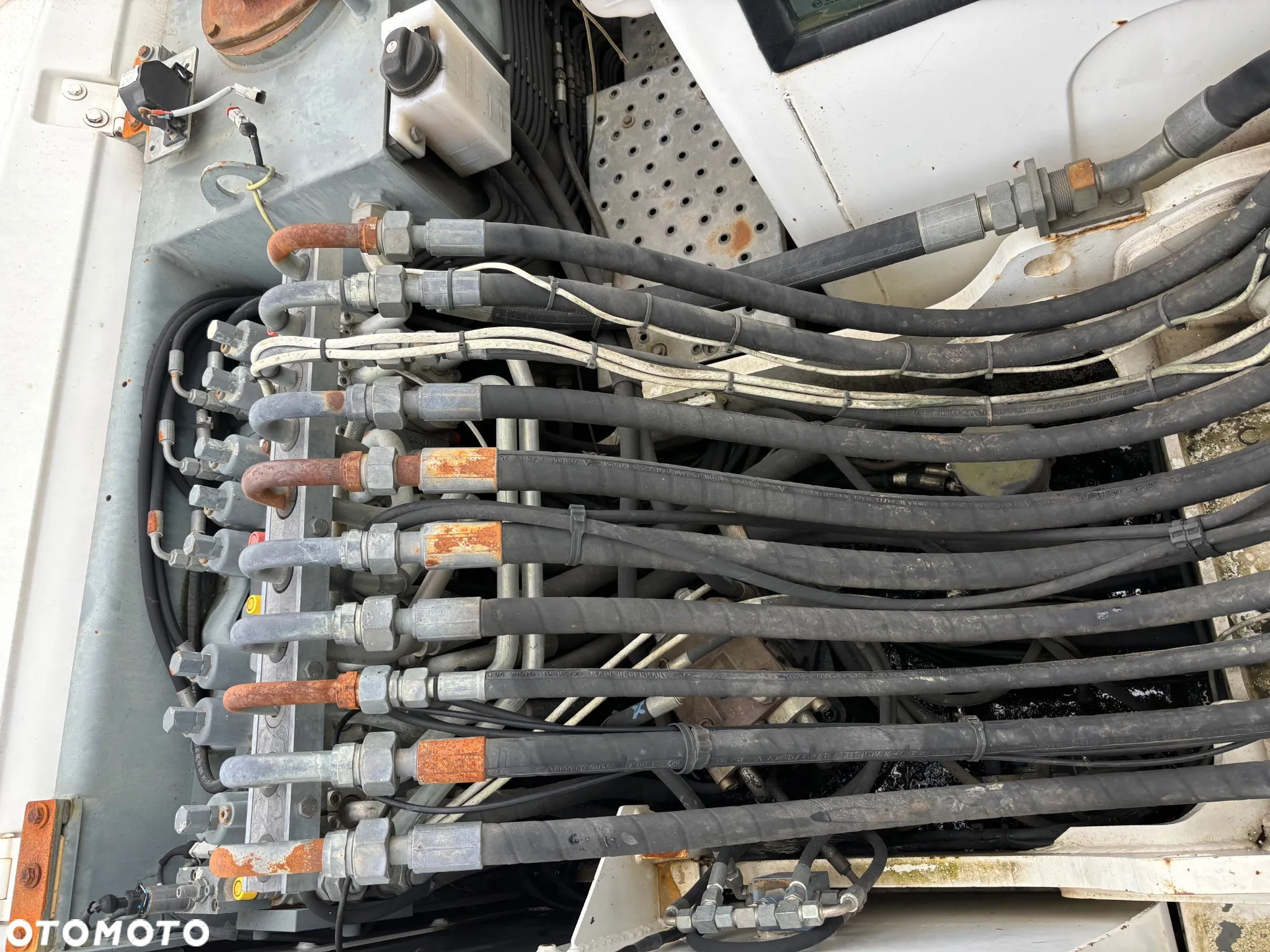 Liebherr A316 z 2004r. / 3 łyżki / podpory / pług - 26