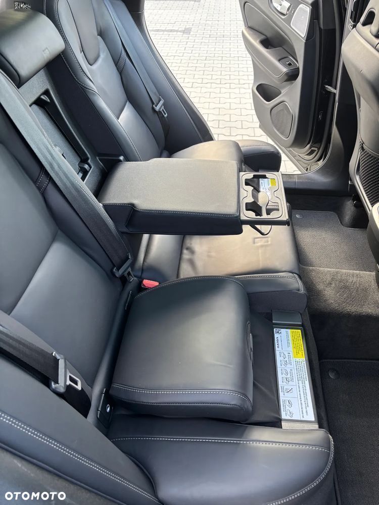 Volvo XC 60 B5 B AWD Ultimate Black Edition - 24