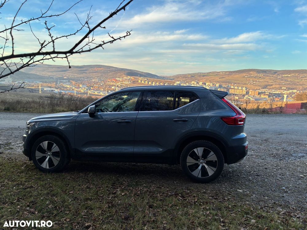Volvo XC 40 B4 AT8 Mild Hybrid Momentum Pro - 3