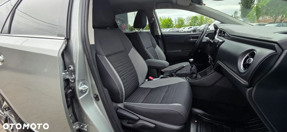 Toyota Auris 1.6 D-4D Design Edition - 36