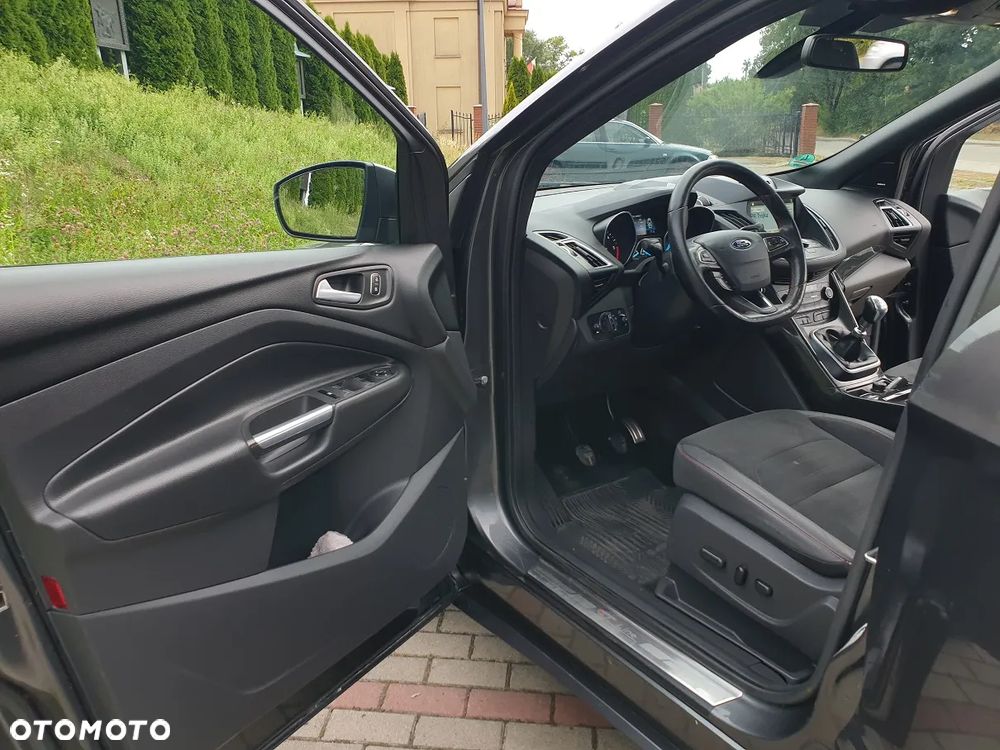 Ford Kuga 2.0 TDCi 4x4 ST-Line - 14