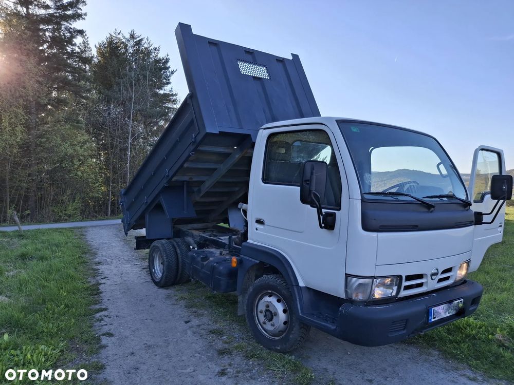 Nissan Cabstar - 1