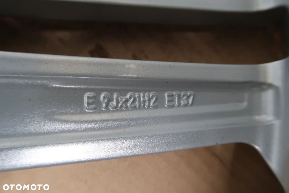 C32/C33 FELGA ALUMINIOWA AUDI A8 S8 4N0601025F 9X21ET37 - 16