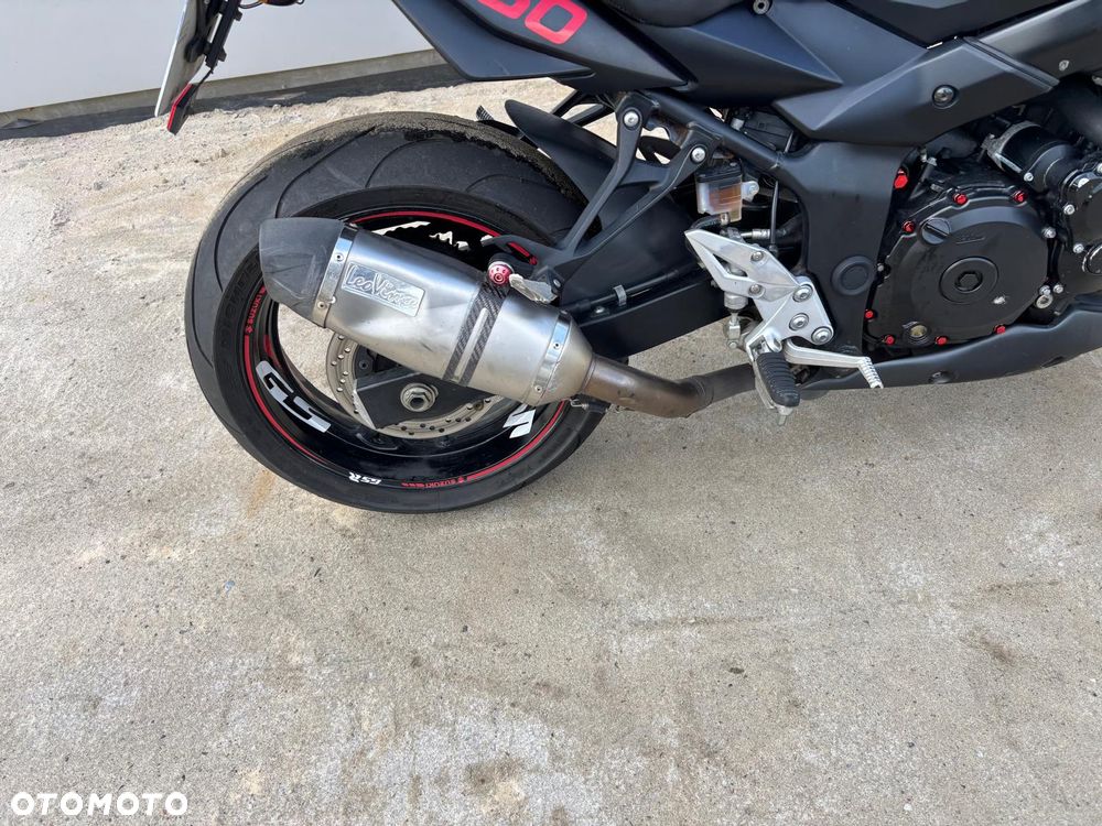 Suzuki GSR - 3