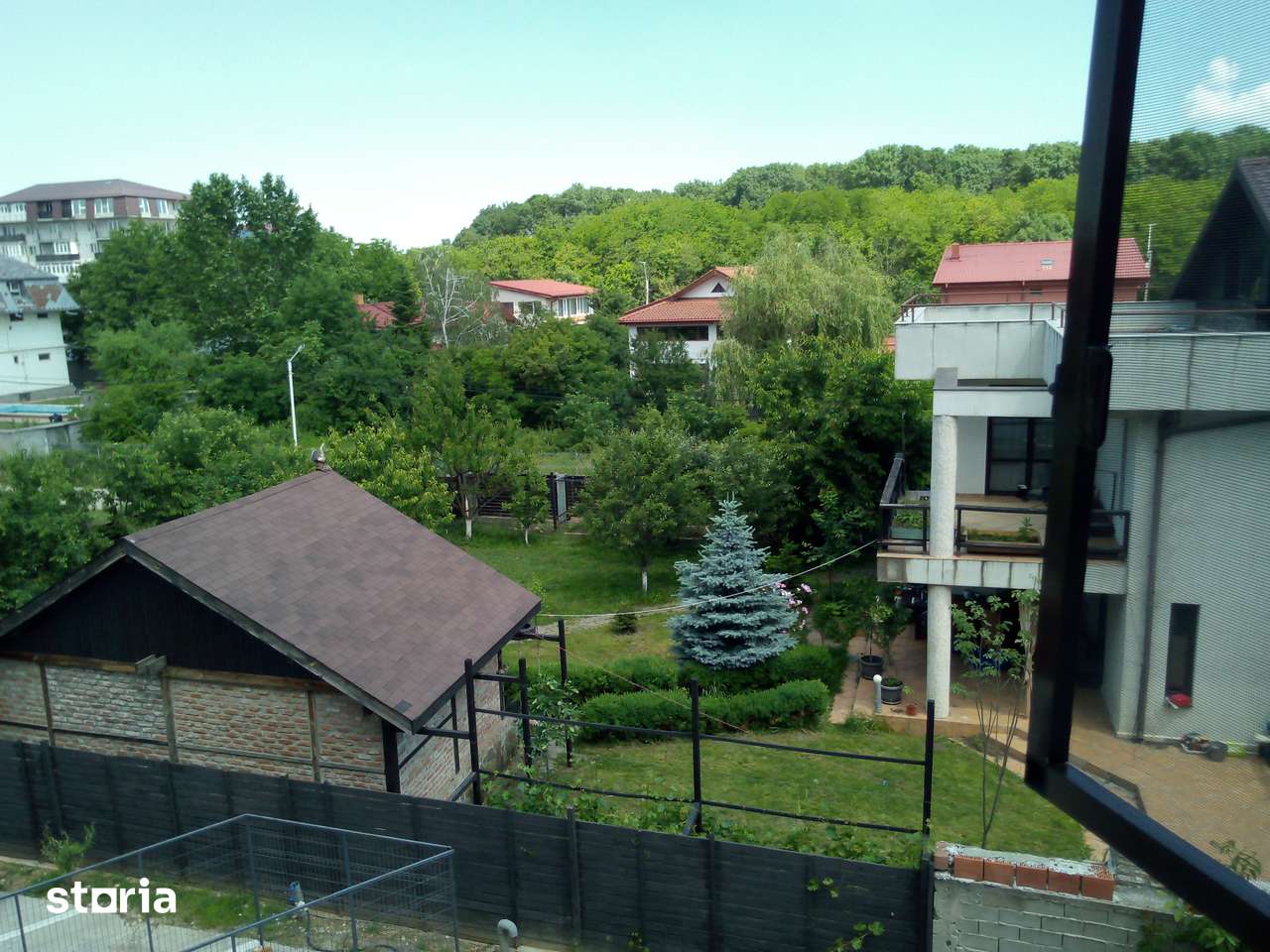 Vede din camera Padurea Rosu la200m, STB 200 m,etj 2 din3,lift,mobilat — fotografia 1