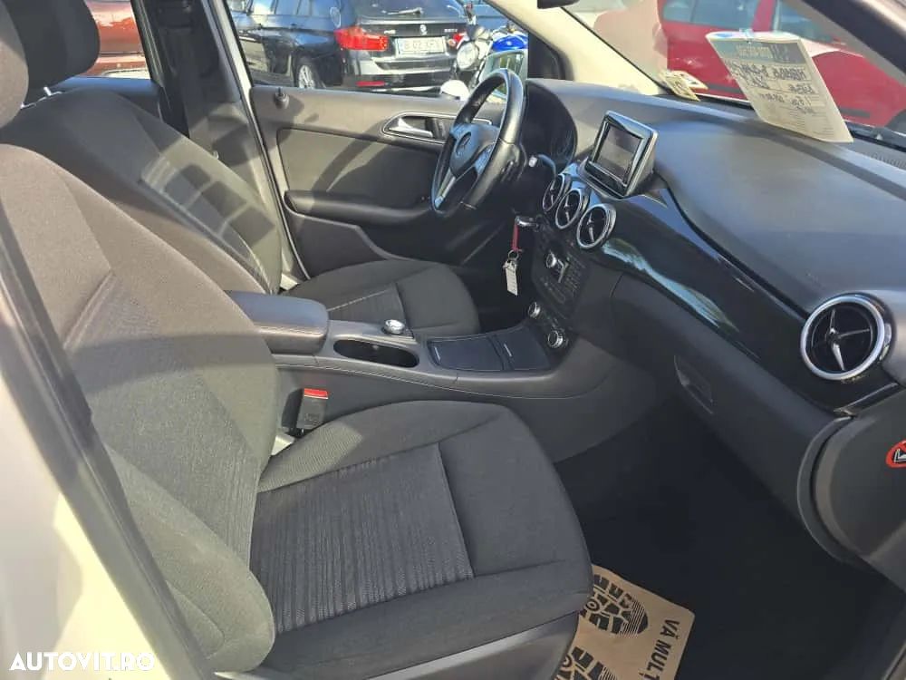 Mercedes-Benz B 180 d 7G-DCT - 11