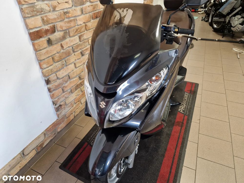 Suzuki Burgman - 22