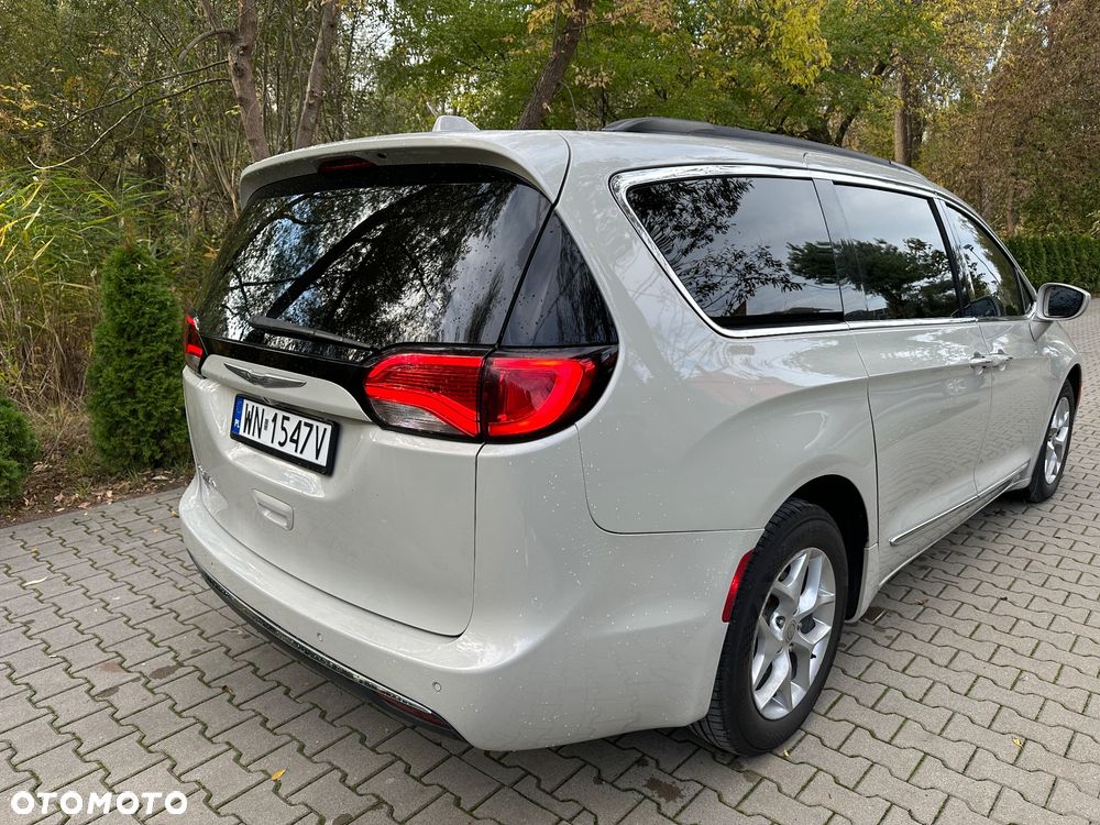 Chrysler Pacifica - 6