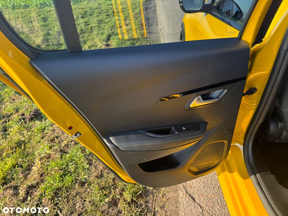 Peugeot 208 PureTech 100 EAT8 GT Pack - 26