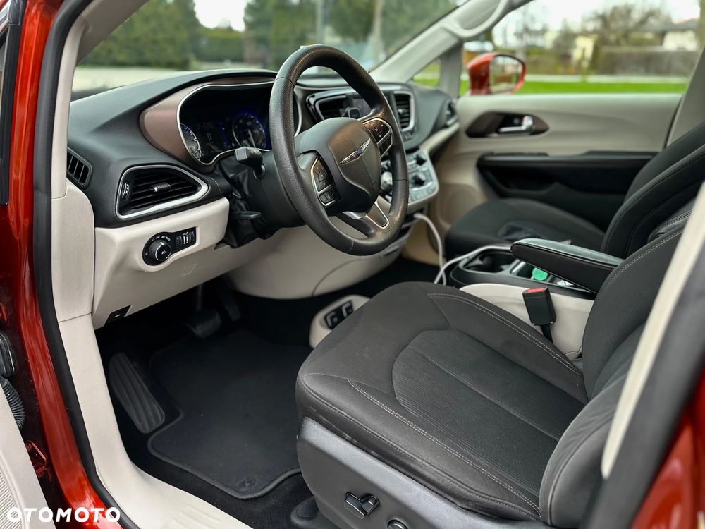 Chrysler Pacifica - 7