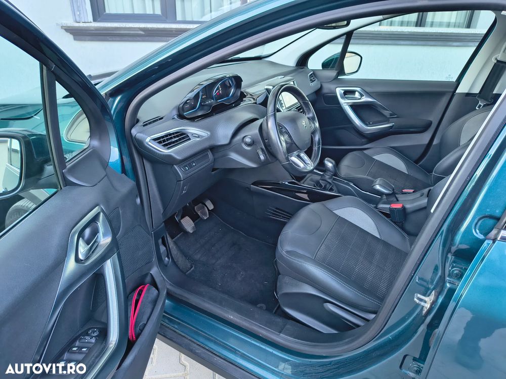 Peugeot 2008 1.2 PureTech Turbo Allure - 9