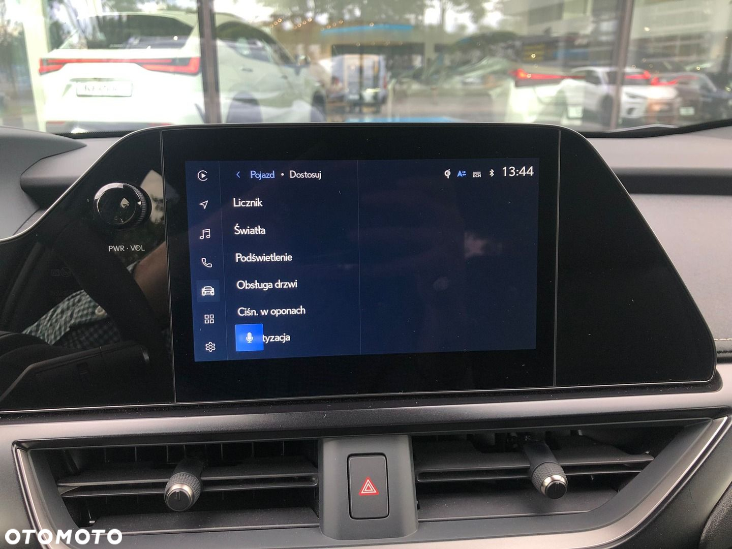 Lexus UX - 25