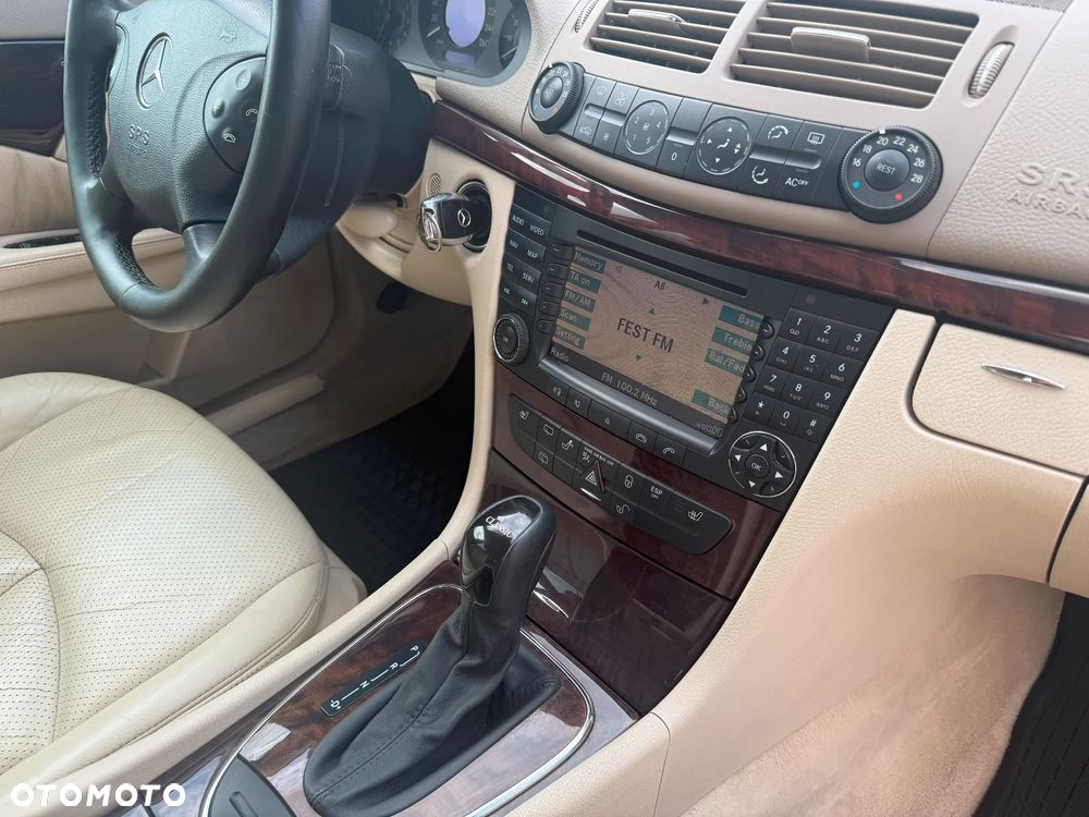 Mercedes-Benz Klasa E 240 4-Matic T Classic - 19