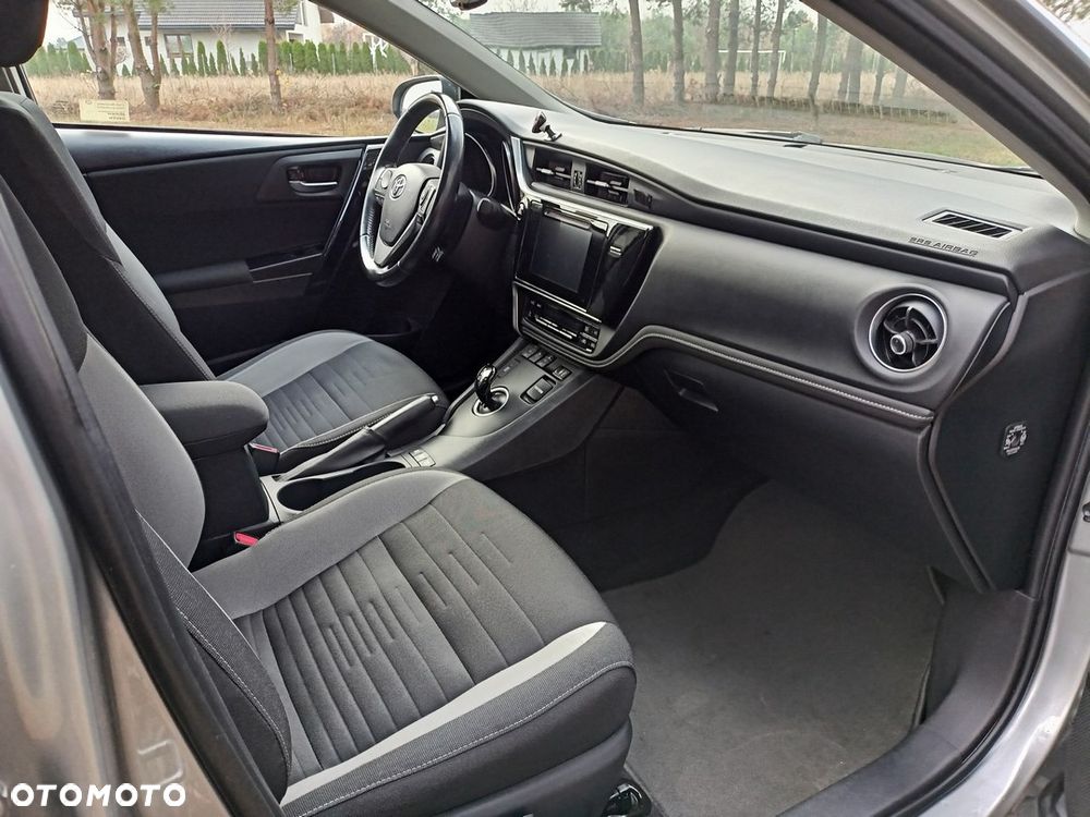 Toyota Auris Hybrid 135 Prestige - 21