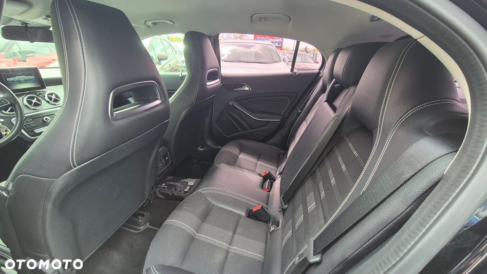 Mercedes-Benz GLA 200 7G-DCT AMG Line - 26