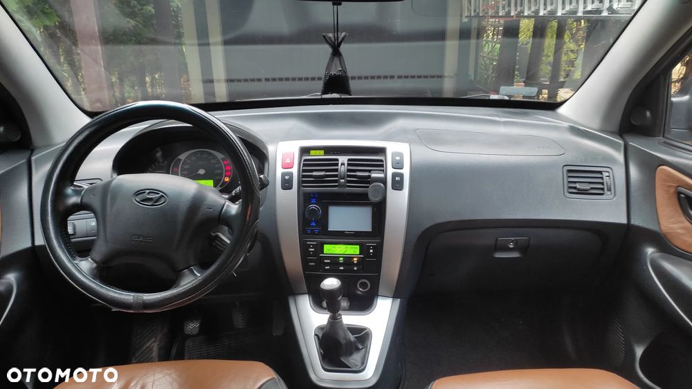 Hyundai Tucson 2.0 Comfort 2WD - 10