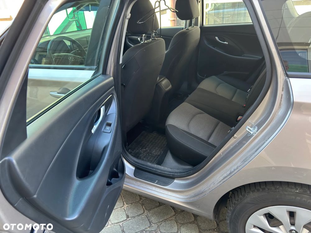 Hyundai i30 1.4 Classic + - 12