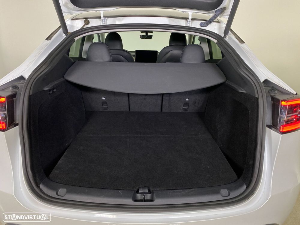 Tesla Model Y Long Range Dual Motor AWD - 8
