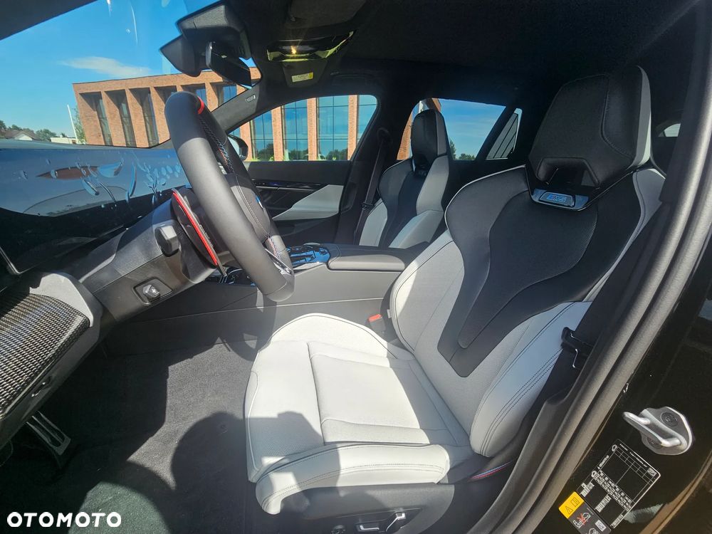 BMW M5 xDrive - 13