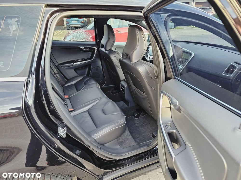 Volvo XC 60 D3 Drive-E R-Design Momentum - 15