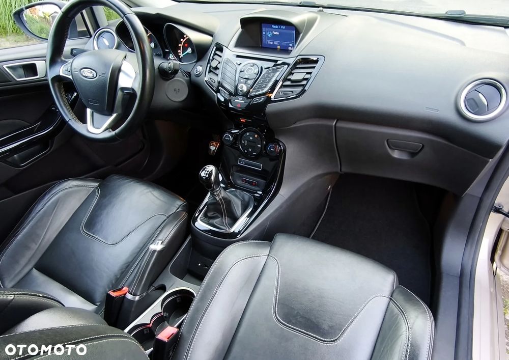 Ford Fiesta 1.0 EcoBoost STart-Stop Titanium - 24