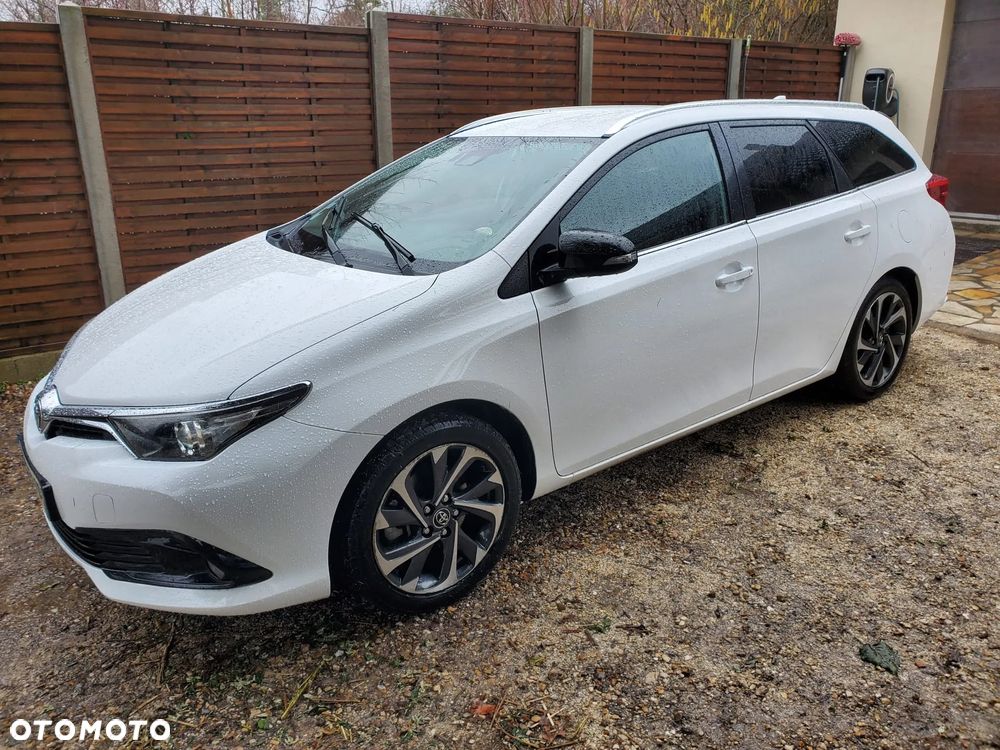 Toyota Auris 1.8 HSD Luna - 2