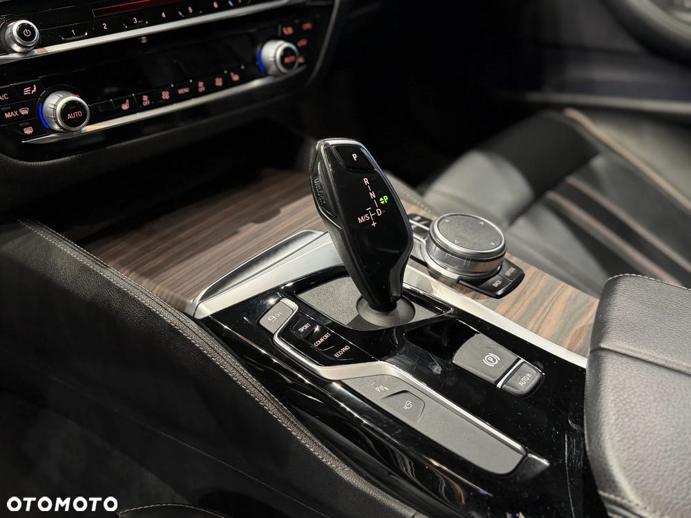 BMW Seria 5 520d Luxury Line - 12