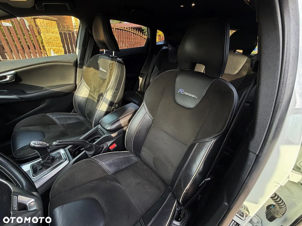 Volvo V40 D2 R Design - 25